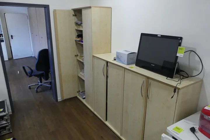 3x Schrank, mit Inhalt 2x Maße in cm ca. 83 x 40 x 116 / 1x Maße in cm ca. 100 x 40 x 196 / Hinweis: ohne Position 343